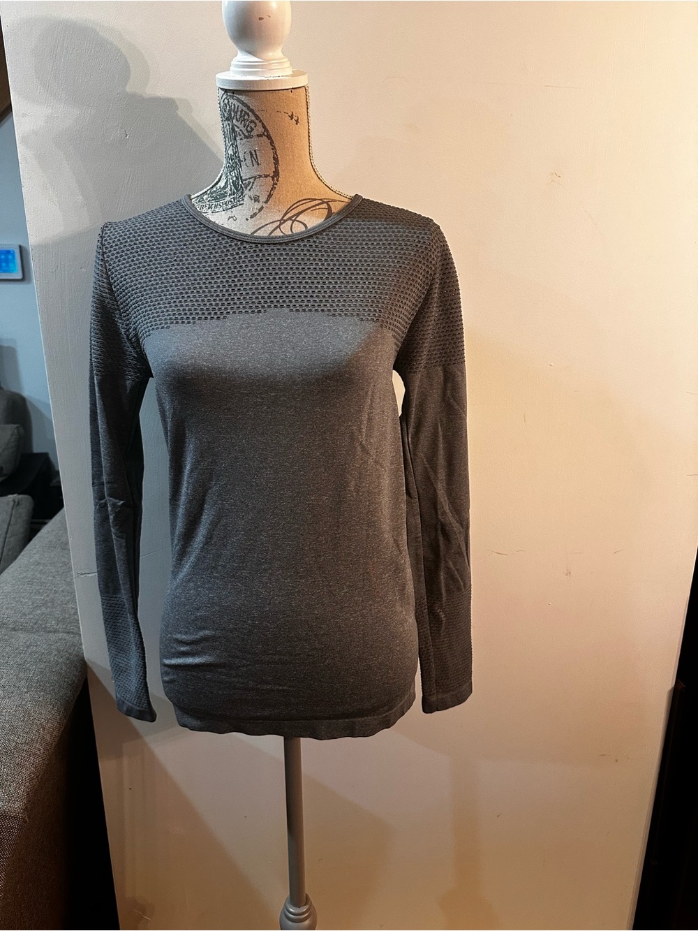 Fabletics Gray Long-Sleeve Textured Crew Neck Top